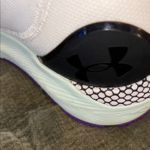 Under Armour HOVR Sonic 5  Athletic Shoes - Picture 4 of 10